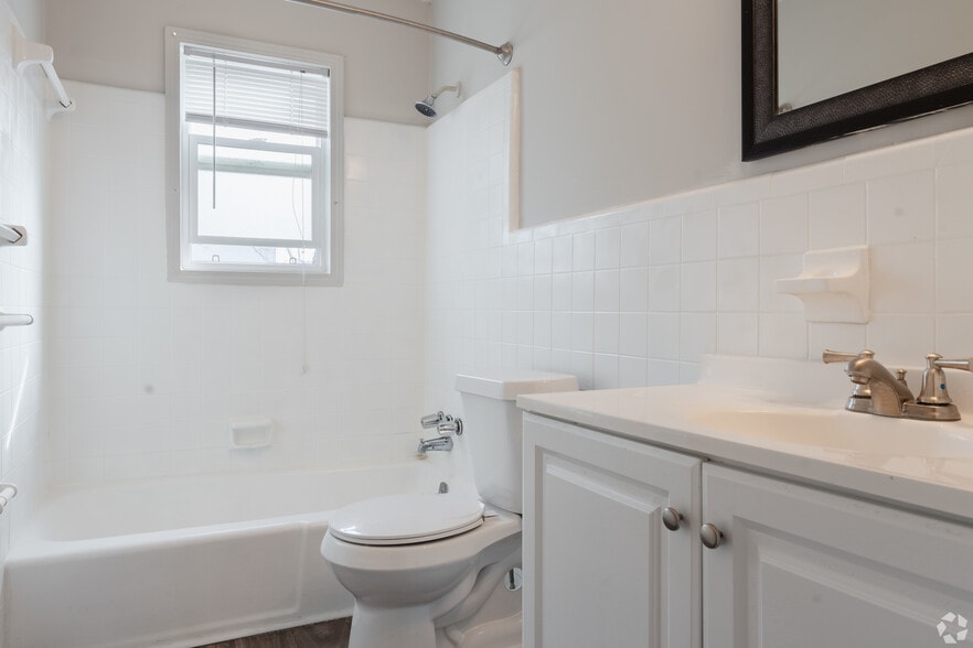 1 Bed Room - Bath - Baba Flats