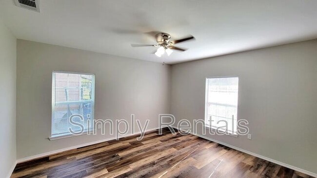 Building Photo - 1704 Langford St