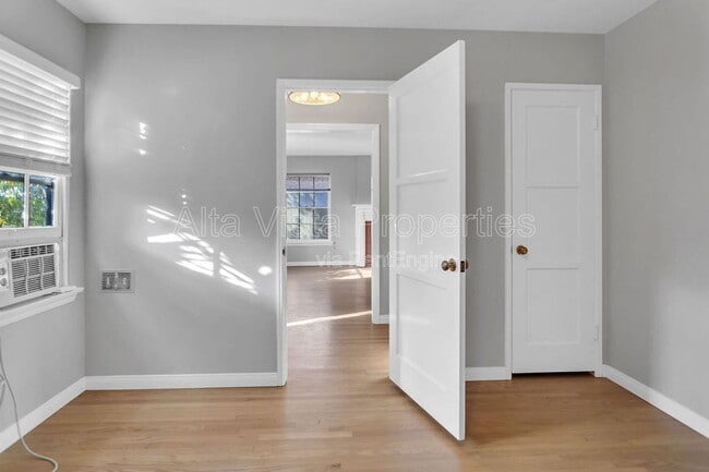 Building Photo - 4865 Lucille Pl