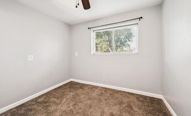Building Photo - Beautiful 3 Bed, 2 Bath Split-Level Home w...