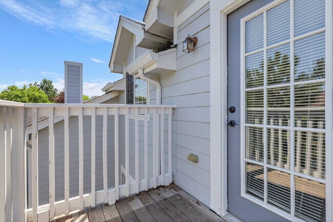 Building Photo - $2,640.95- 3 Bed, 3 Bath Townhome in Aurora with Central AC, In Unit Laundry and Patio Space!