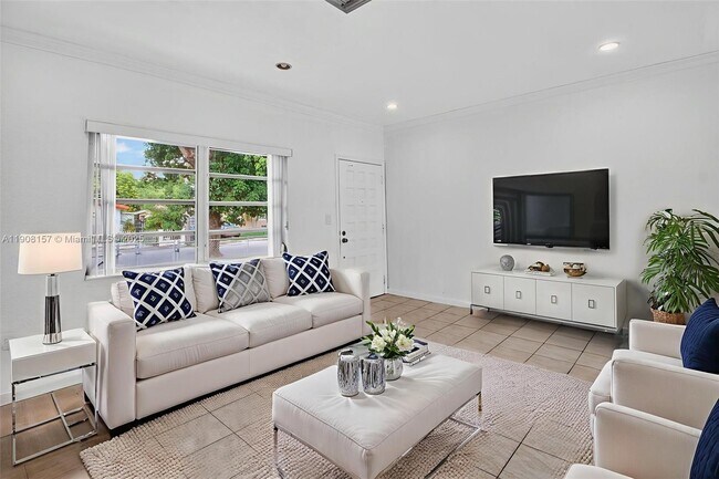 Building Photo - 2464 SW 19th St