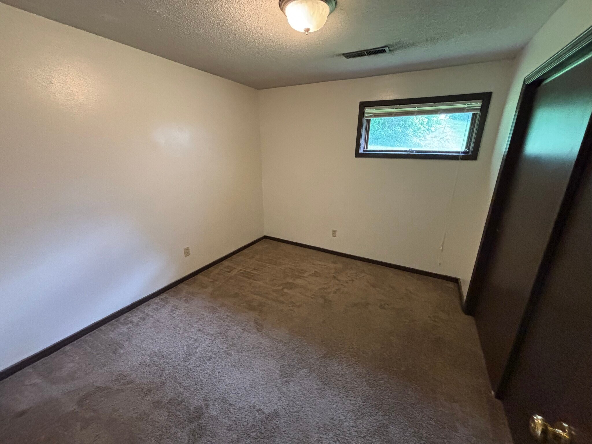 Building Photo - 3016 Alpine Dr