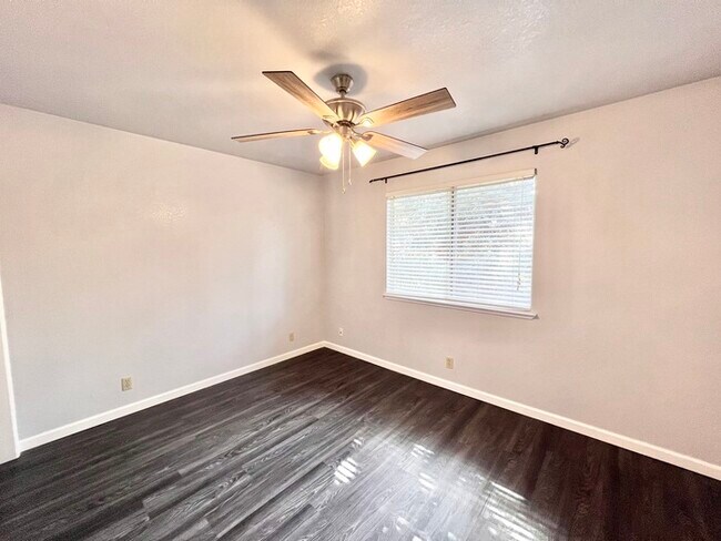 Building Photo - 1 Bedroom, 1 Bathroom Condo