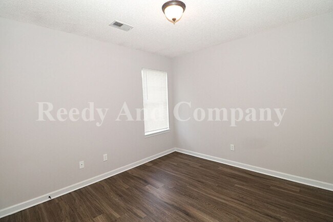 Building Photo - 8911 Little House Cove