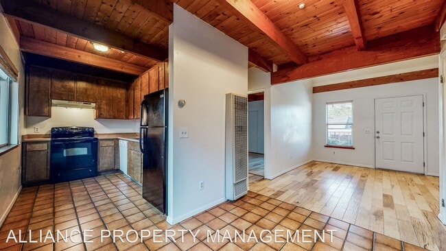 Building Photo - 3 br, 2 bath House - 72 Kingston Lane (Way