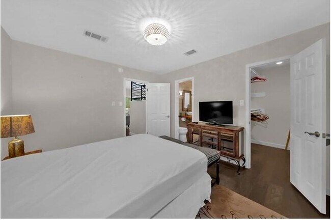 Building Photo - 4404 Travis Country Cir