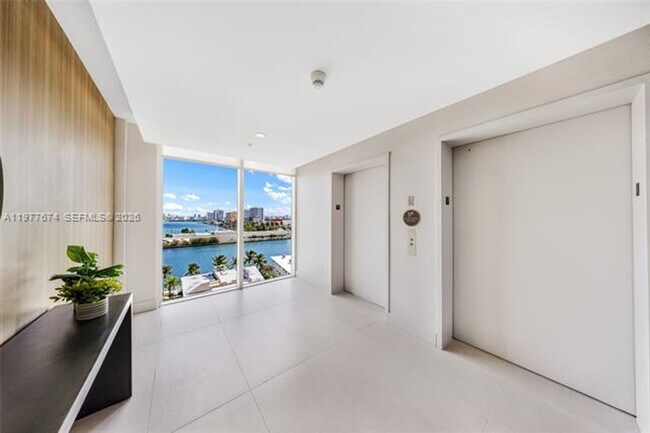 Building Photo - 7910 Harbor Island Dr