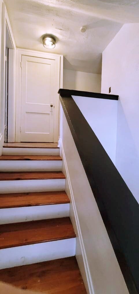 to 3rd Floor - 2212 Indianola Ave