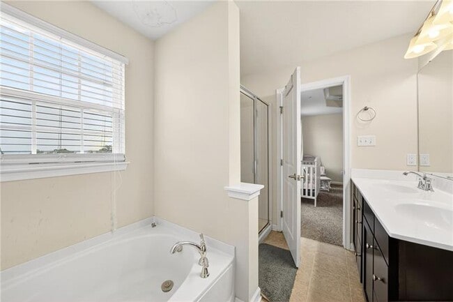 Building Photo - 380 Sunrise Dr