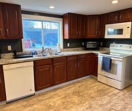 Building Photo - 131 W Bethel Rd