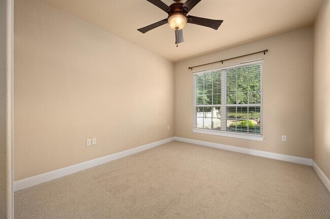 Building Photo - 216 Armstrong Dr