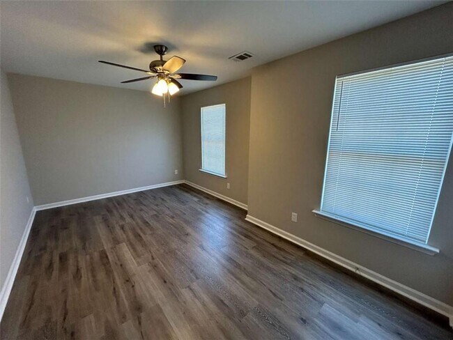 Building Photo - 118 Hidden Lake Cir
