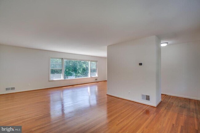 Building Photo - 3710 Woodburn Rd