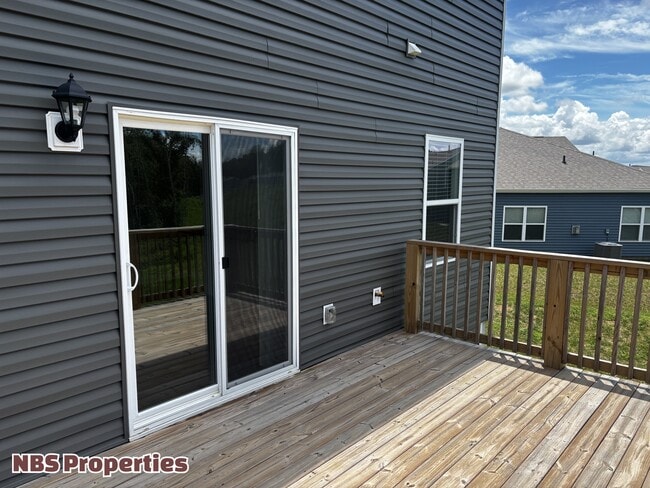 Building Photo - 935 Utopia Ln