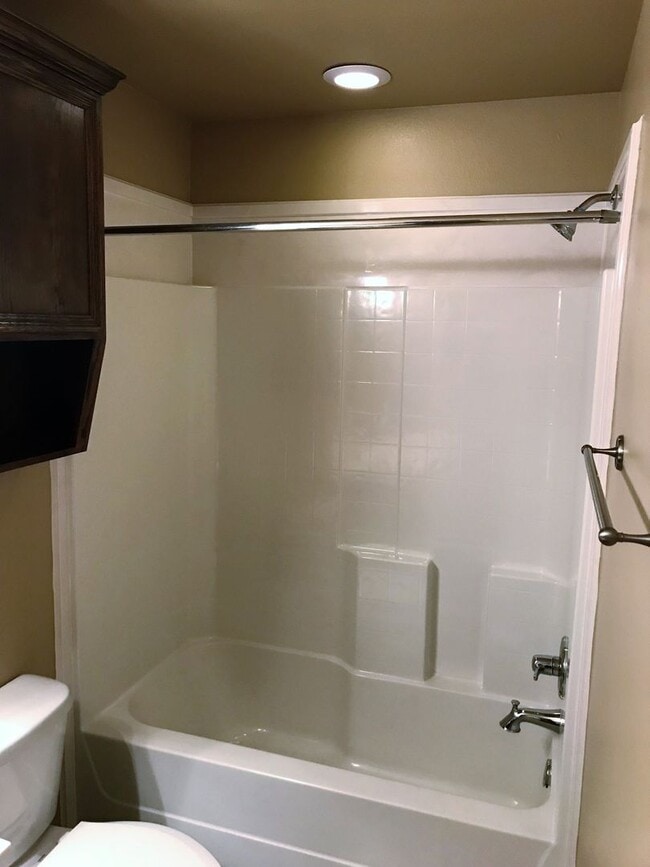 Building Photo - 2 Bedroom / 2 Bath Duplex off Clear Creek – Killeen, TX