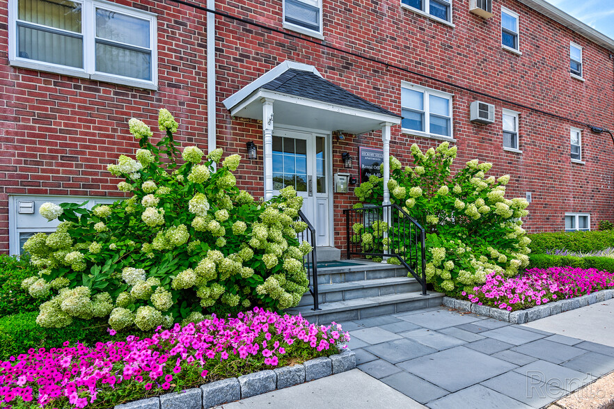 Primary Photo - Hickory Hills Apartments