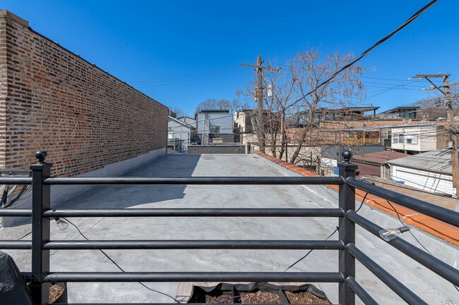 Building Photo - 530 N Ashland Ave
