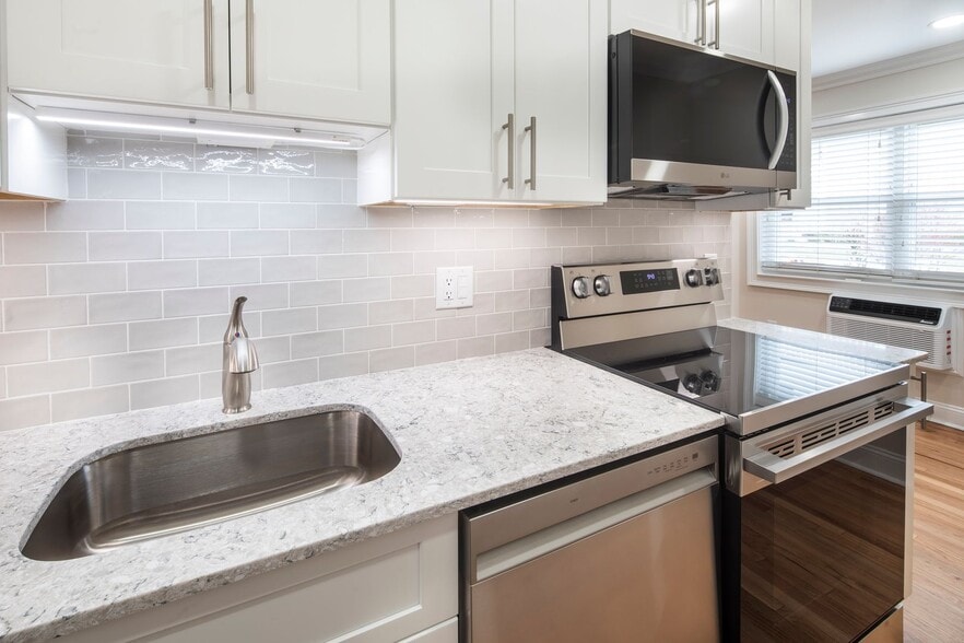 Interior Photo - Regency Manor: In-Unit Washer & Dryer, Cold Water Included, Cat & Dog Friendly, and Custom Closets