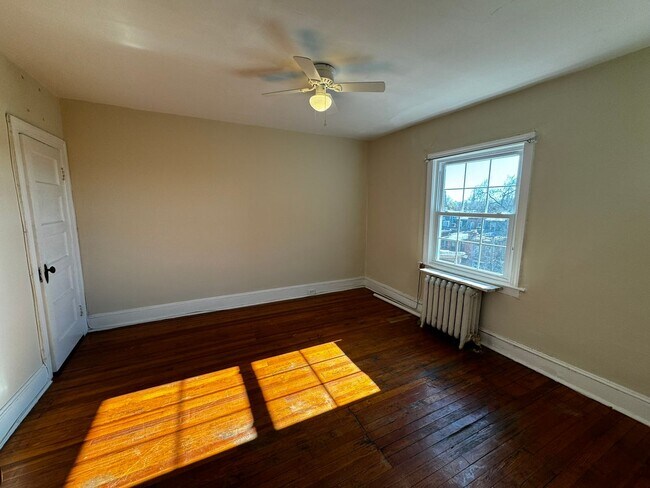 Building Photo - Serene Splendor in Mt. Pleasant: Stylish 1BR, 1BA Haven