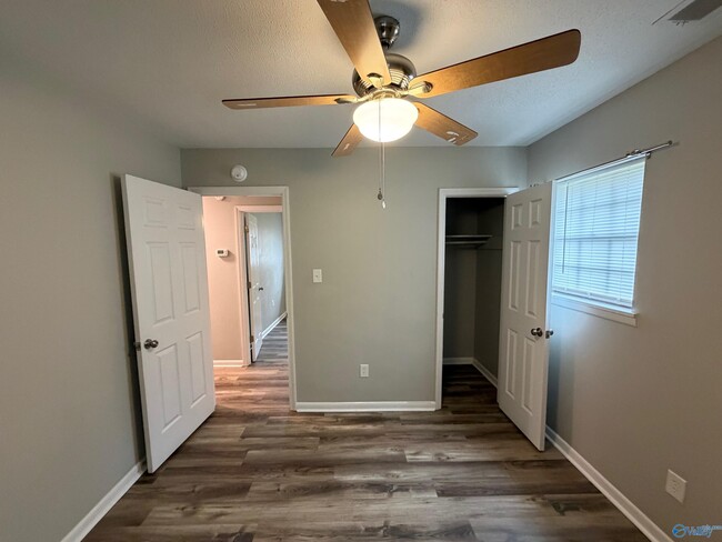 Building Photo - 1087 Seminary St