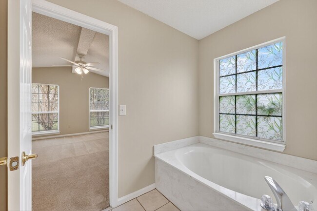 Building Photo - 12799 Glade Springs Dr S