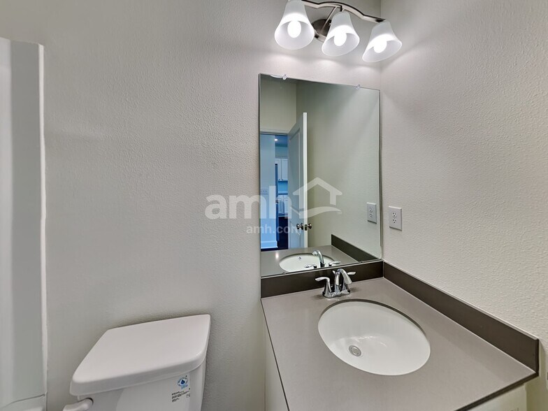 Building Photo - 2118 Saffron Walden Dr