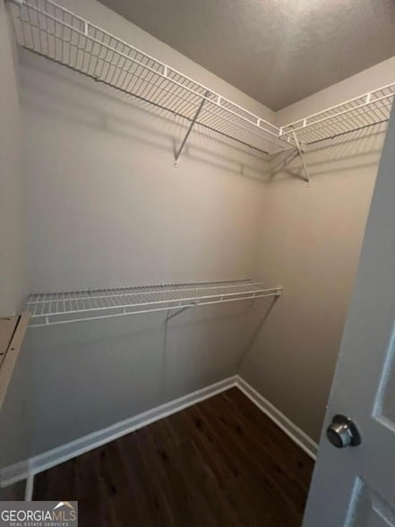 Building Photo - 7092 Brookview Way