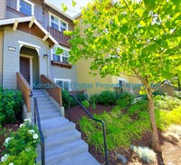 Building Photo - Immaculate 4 Bedroom, 3.5 Bath Townhome in...