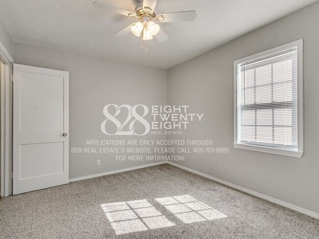 Building Photo - AVAILABLE NOW! Super Cute 2 Bed/1 Bath with HUGE backyard in Bethany!