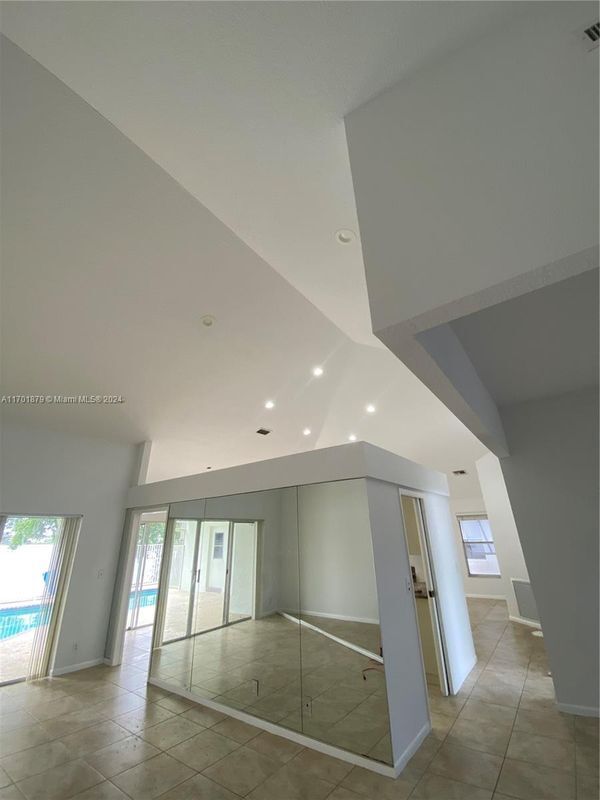 Building Photo - 1037 SW 149th Ln