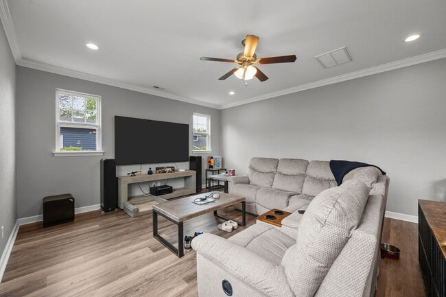 Building Photo - Spacious 6-Bedroom Home with Private Backy...