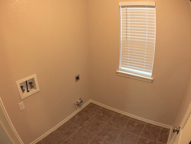 Building Photo - Northeast El Paso 4 Bed Refrig A/C