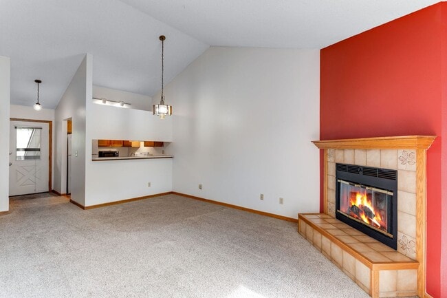 Building Photo - Cozy Condo in Convenient Location with Mou...