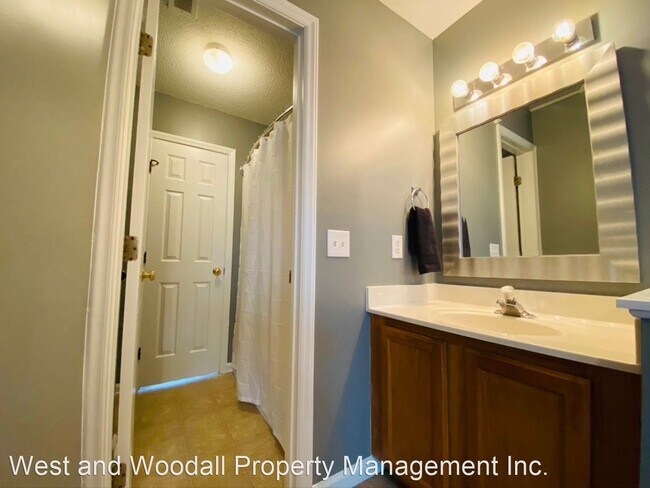 Building Photo - 2 br, 1.5 bath House - 17 Moorefield Court