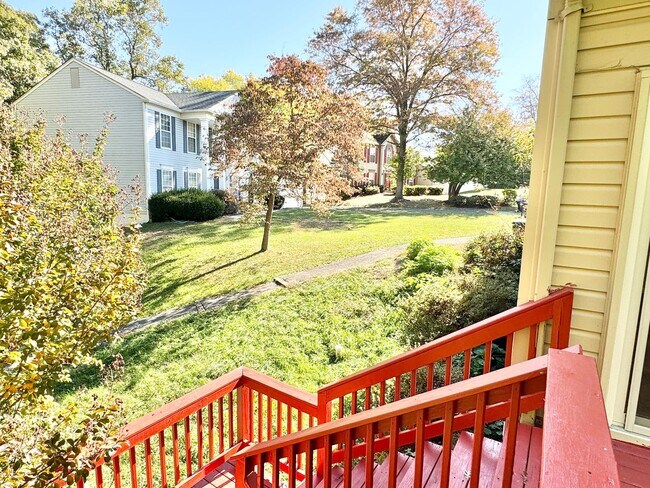 Building Photo - GORGEOUS COLONIAL IN WOODBRIDGE!