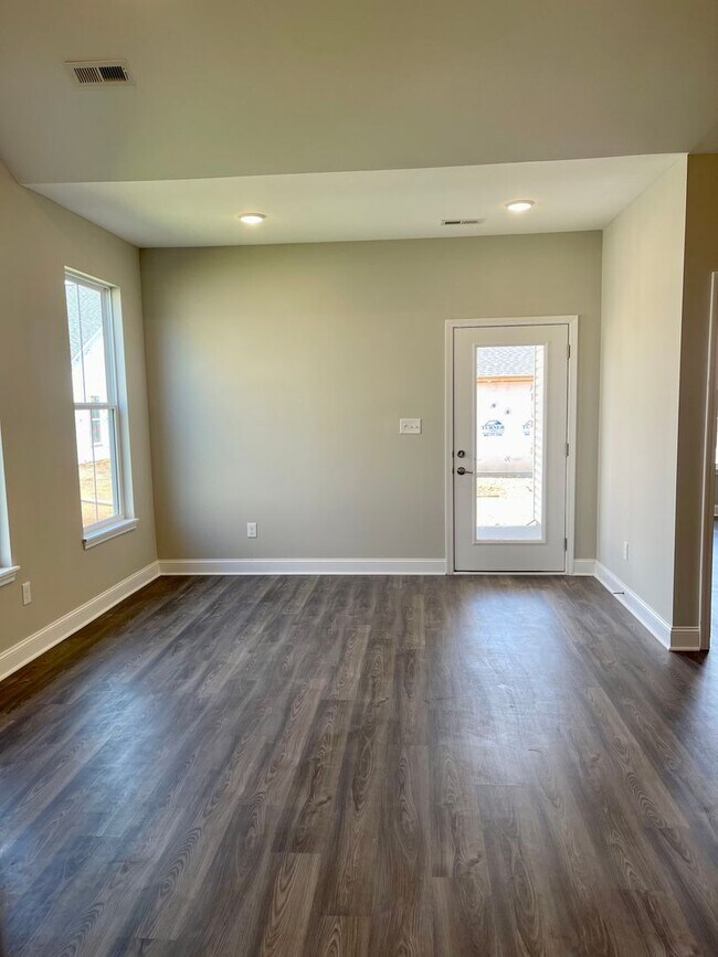 Building Photo - 2-Bedroom Townhome in Lenoir City