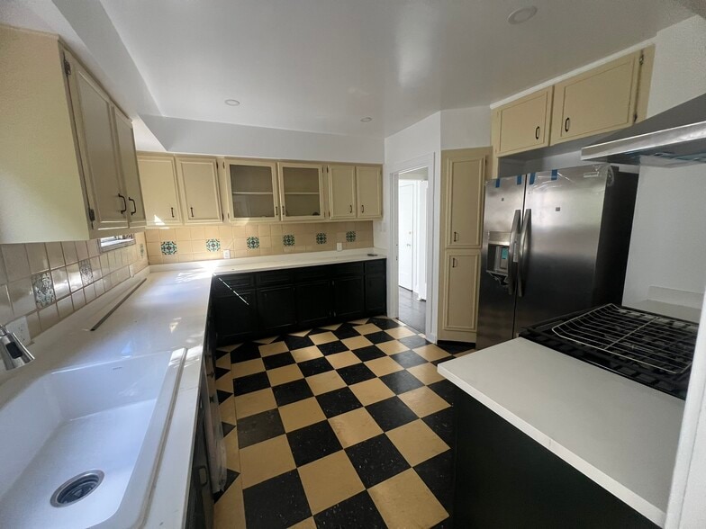 Building Photo - 1234 Keniston Ave