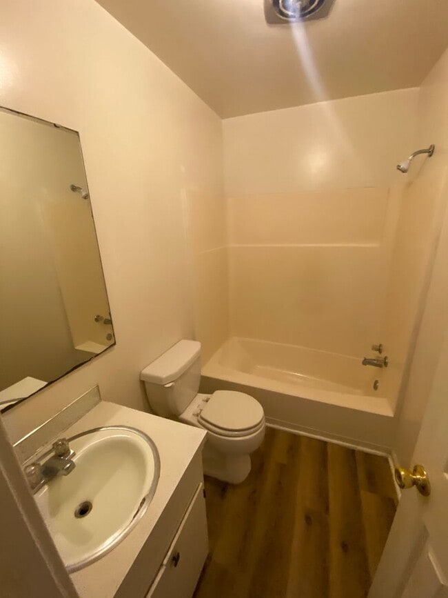 Building Photo - 208 Rosemont Dr