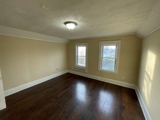 Building Photo - SECTION 8 and EDEN Accepted!! Stunning 4-Bed, 2-Bath Renovation in Lorain!!