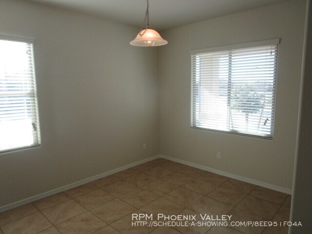 Building Photo - 24392 W Sheraton Ln