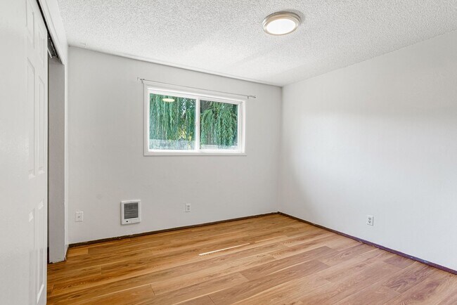 Building Photo - State Duplex - VPM482830S-6