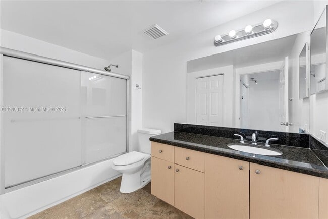 Building Photo - 2464 Centergate Dr