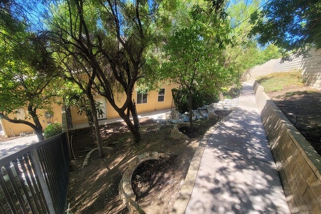 Building Photo - Wonderful 4+3 Bright-Sunny-Open in great Area!