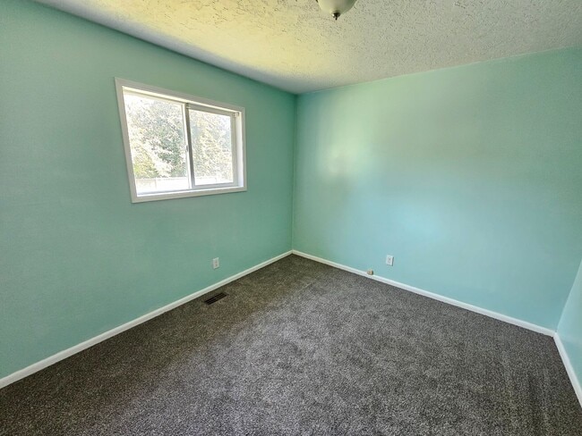 Building Photo - 407 G Ave