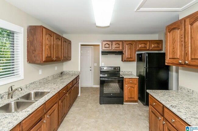 Building Photo - 1309 Lake Ln NE