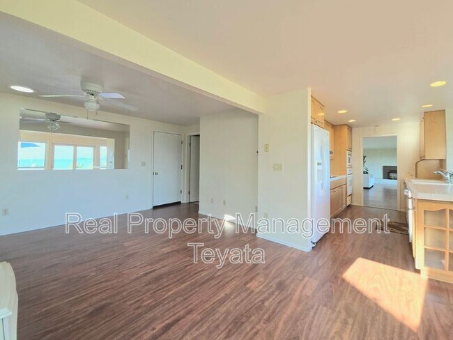 Building Photo - 3921 Cliffside Dr