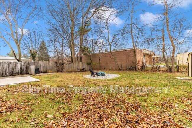 Building Photo - 11025 Rosewood Dr