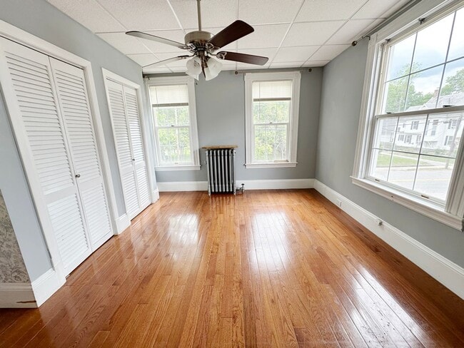 Building Photo - Beautiful 3 BR 1.5 BA Leominster SFH