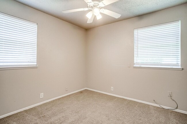 Building Photo - Charming Home located in the heart of Burleson!